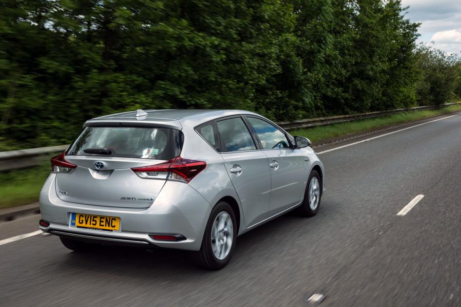  Toyota Auris Hybrid 2015 года  (UK) (фото 20 из 23)